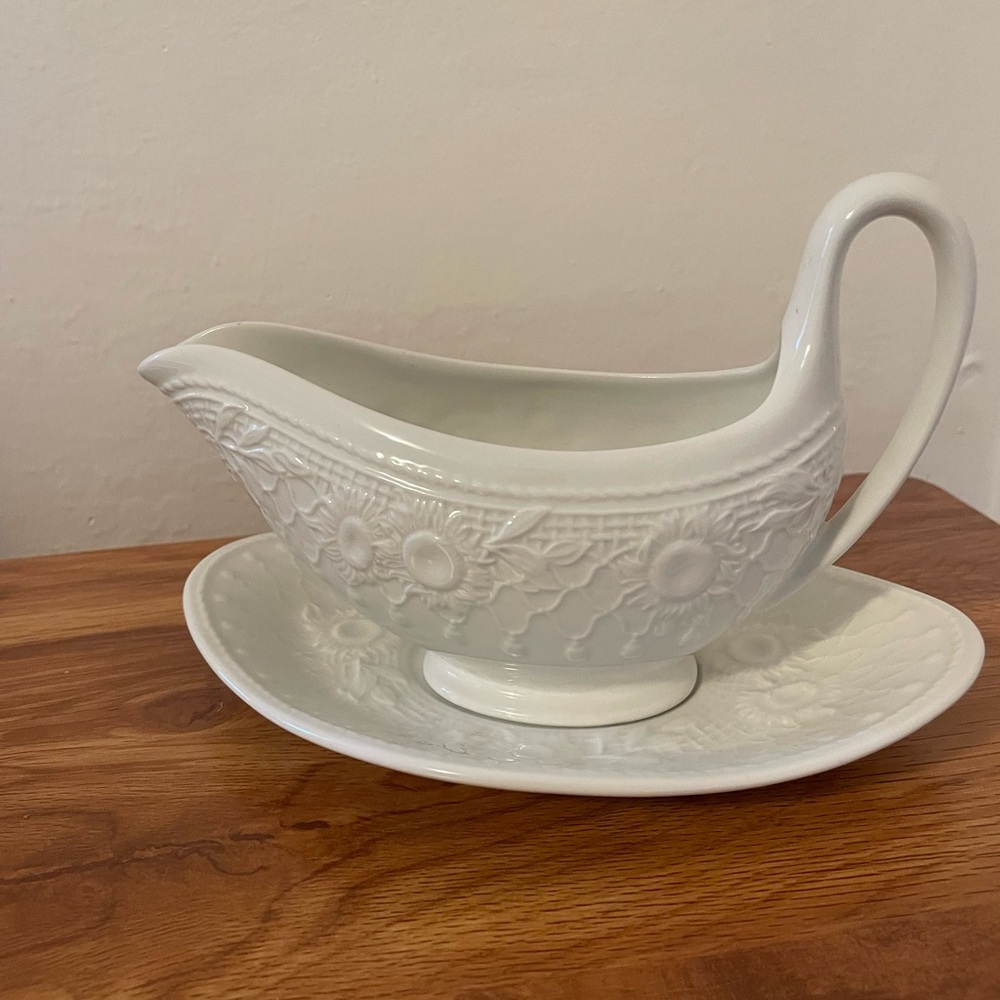 Wedgwood White Sunflower Gravy Boat with Saucer